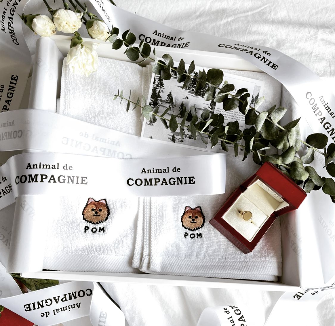 [DRAFT] ADC Pom Towel — lifestyle, gift box